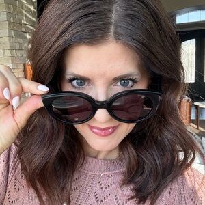 Pristine DIFF  Black Sunglasses